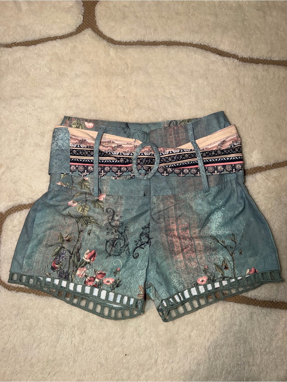 Women’s Size Large Boho Floral High Rise Belted Shorts Green Pink